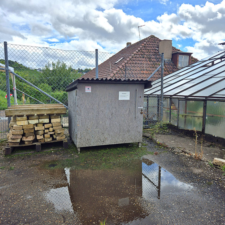 Paketbox für Zustellungen – bitte Pakete hier ablegen